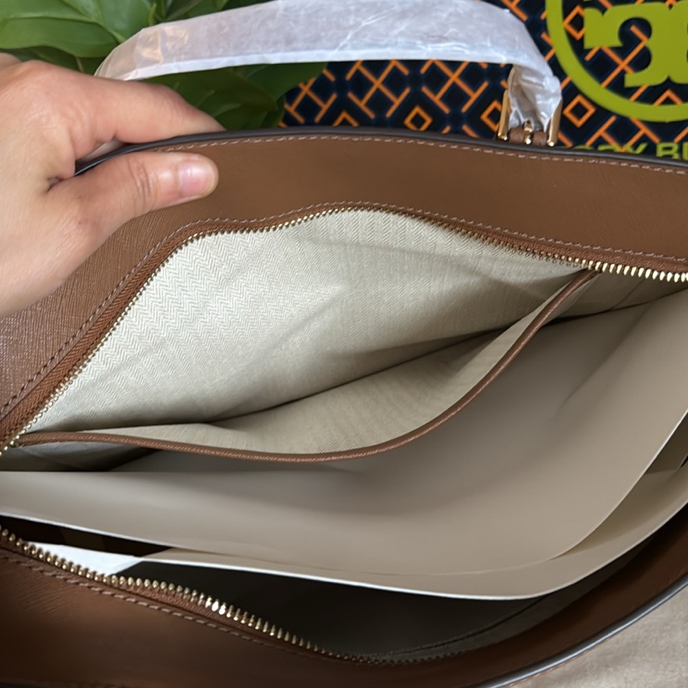NWT , Tory Burch Emerson zip  Brown large Tote Bag moose color - Picture 9 of 14